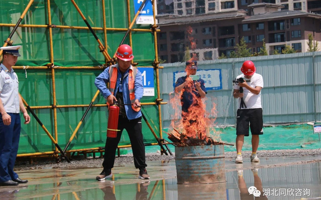 恩施州召开衡宇修建和市政工程质量清静事情推进会 - 365英国上市〔www.iTongxin.cn〕